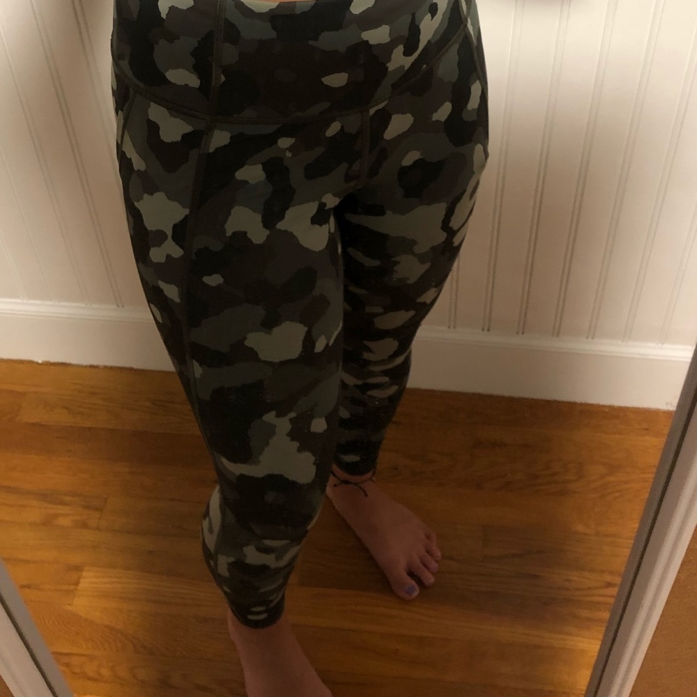 Athleta 7/8 camouflage leggings